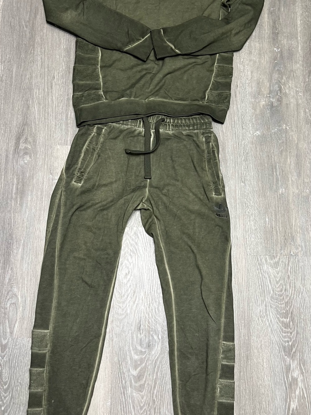 Men’s adidas Olive Green Jogger Sweatsuit